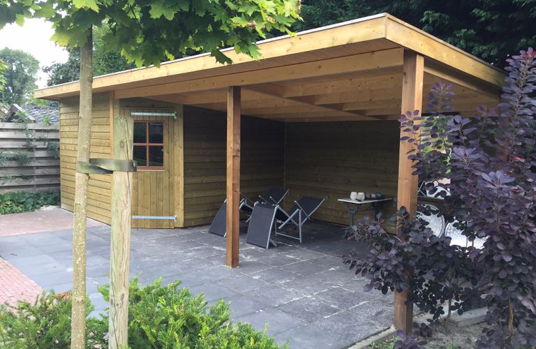 Berging met lessenaarsdak